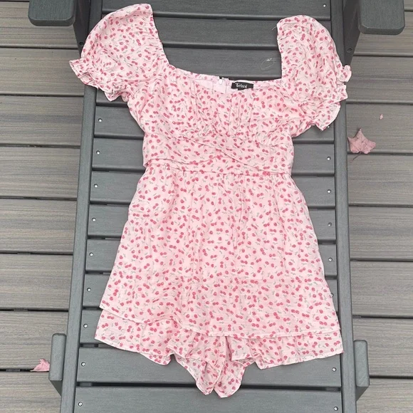 Trixxi Blush cherry Romper XL new - Picture 1 of 1